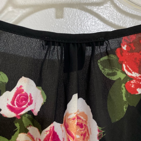 FOREVER 21 Woman Semi Sheer Blouse Small S Roses Pattern Top Black Red - Picture 7 of 12